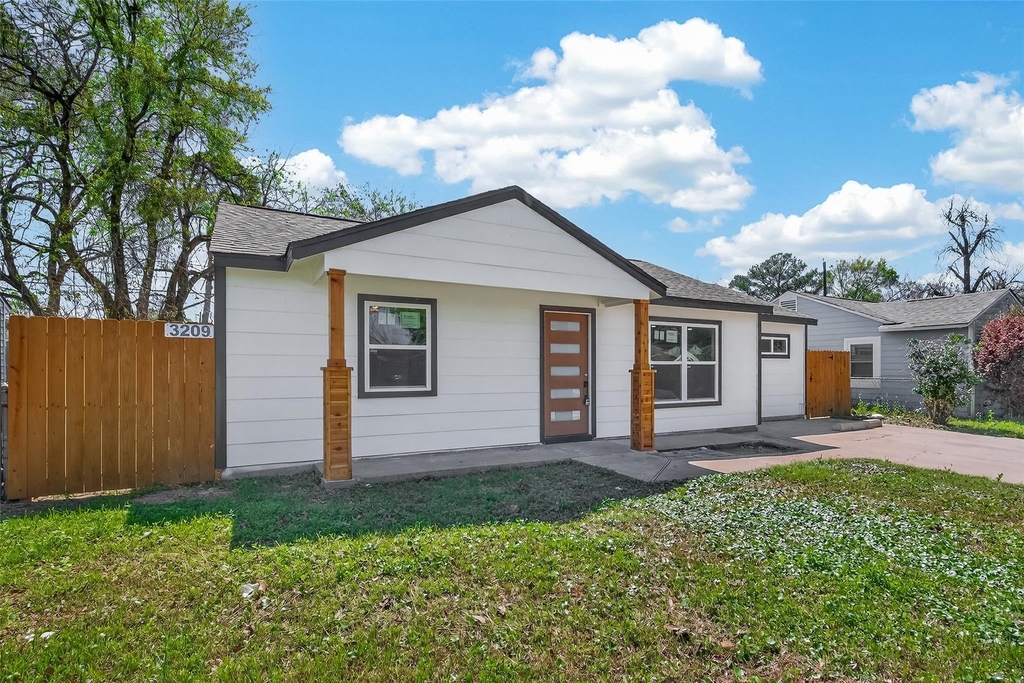 3209 Mccrarey Drive - Photo 2