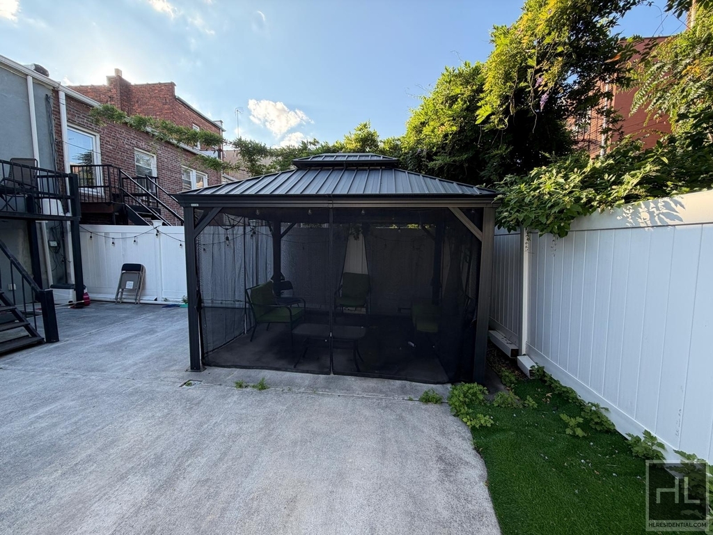 East 96 Street - Photo 18