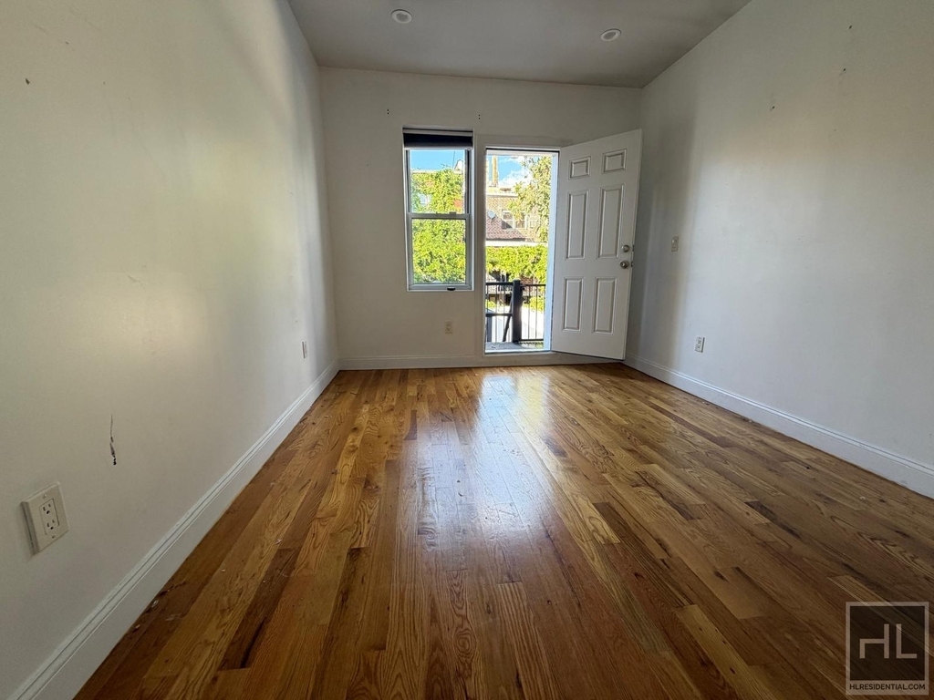 East 96 Street - Photo 15