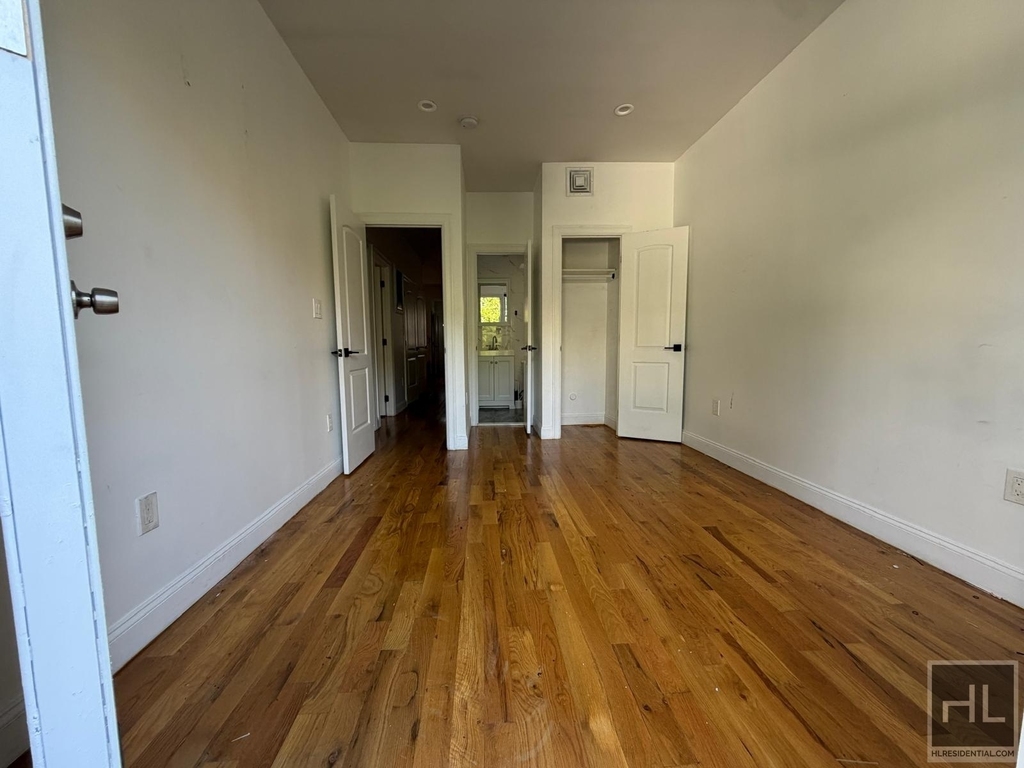 East 96 Street - Photo 14