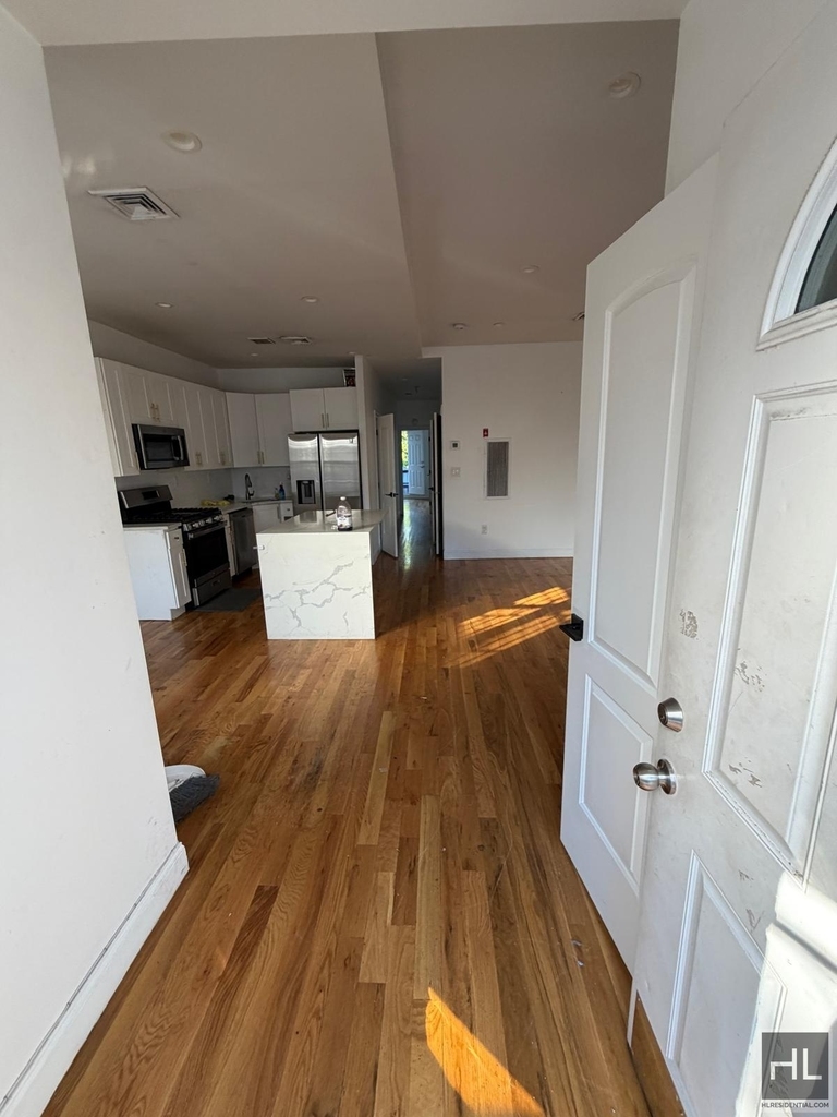 East 96 Street - Photo 9