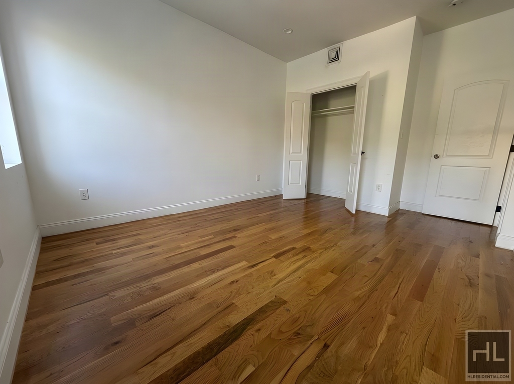 East 96 Street - Photo 6