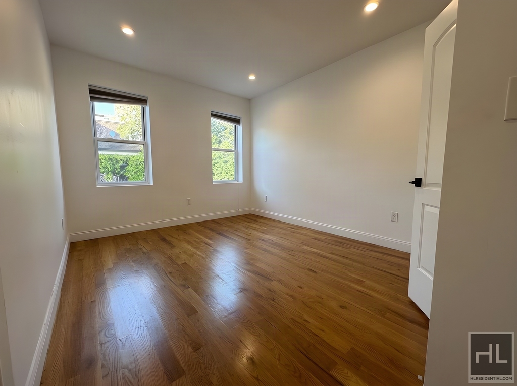 East 96 Street - Photo 5