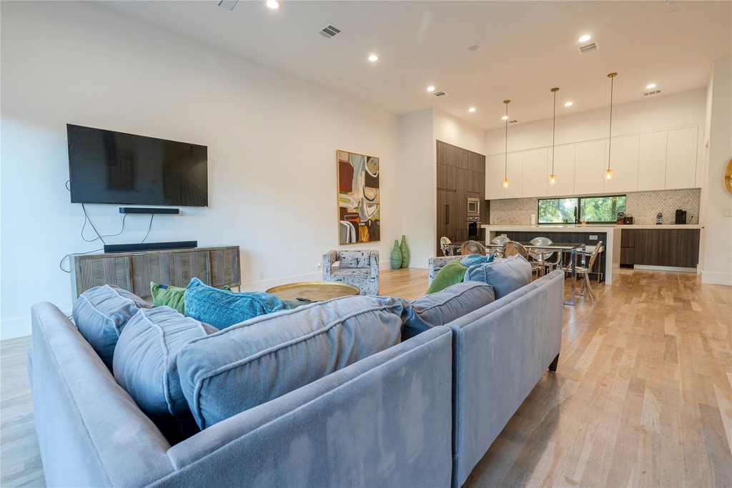 709 Memorial Heights Drive - Photo 8