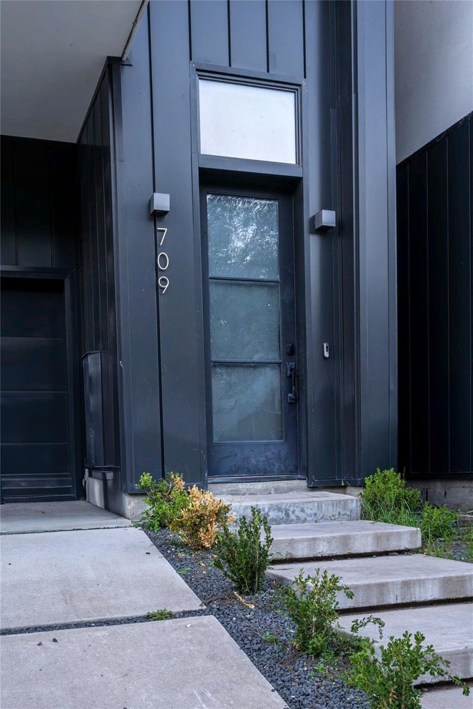 709 Memorial Heights Drive - Photo 3