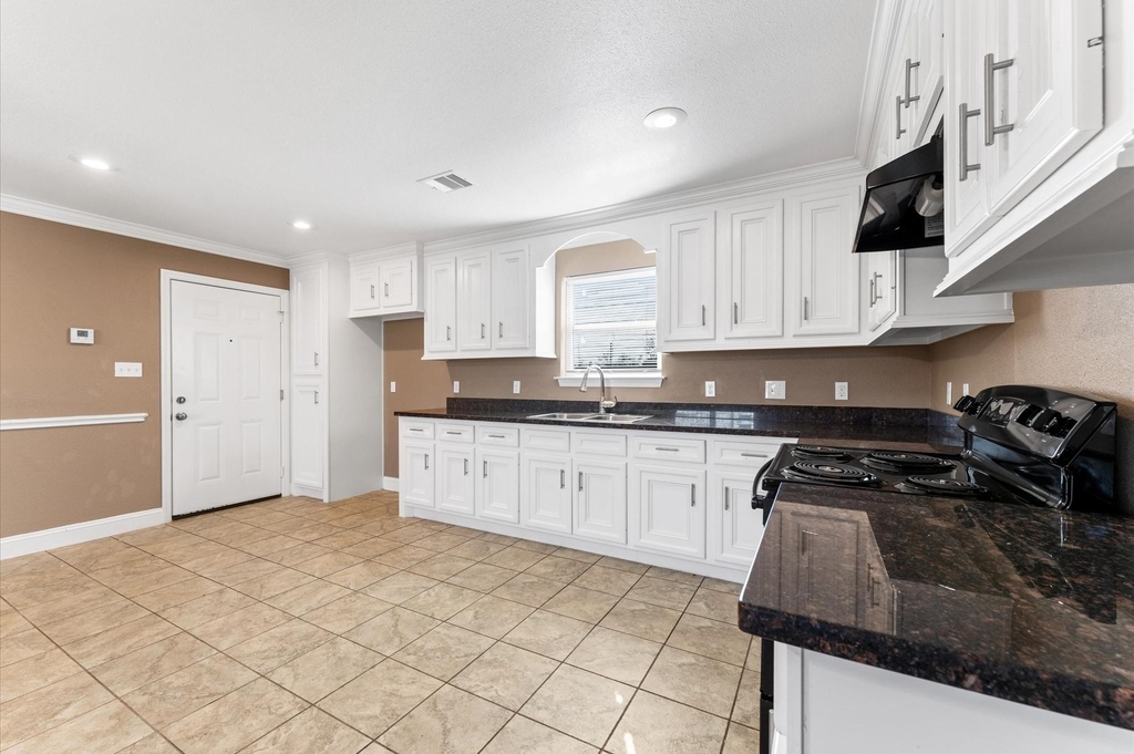 8221 Brockton Street - Photo 6