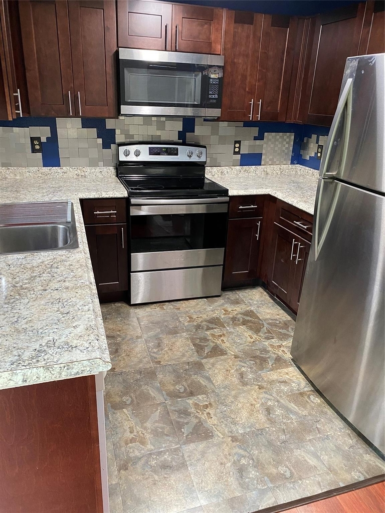 7422 Gatebriar Court - Photo 1