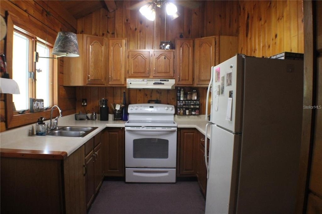 3045 Yorkshire Drive - Photo 2