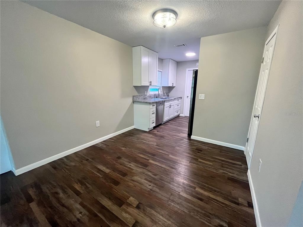 601 Andys Court - Photo 2