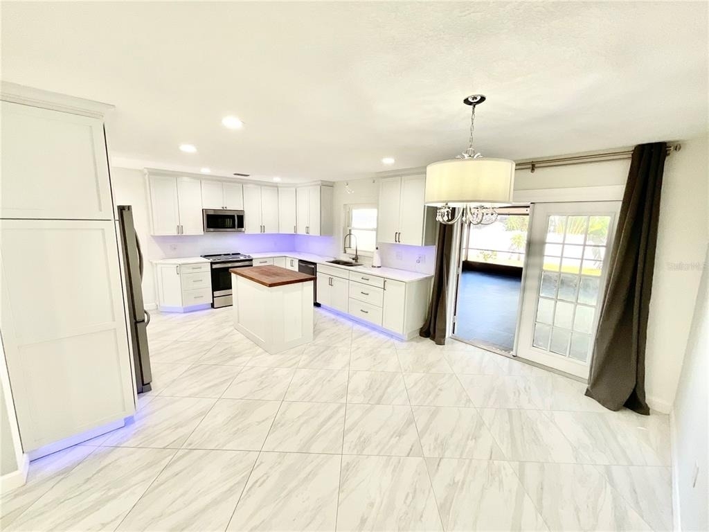 1545 Indiana Avenue - Photo 2