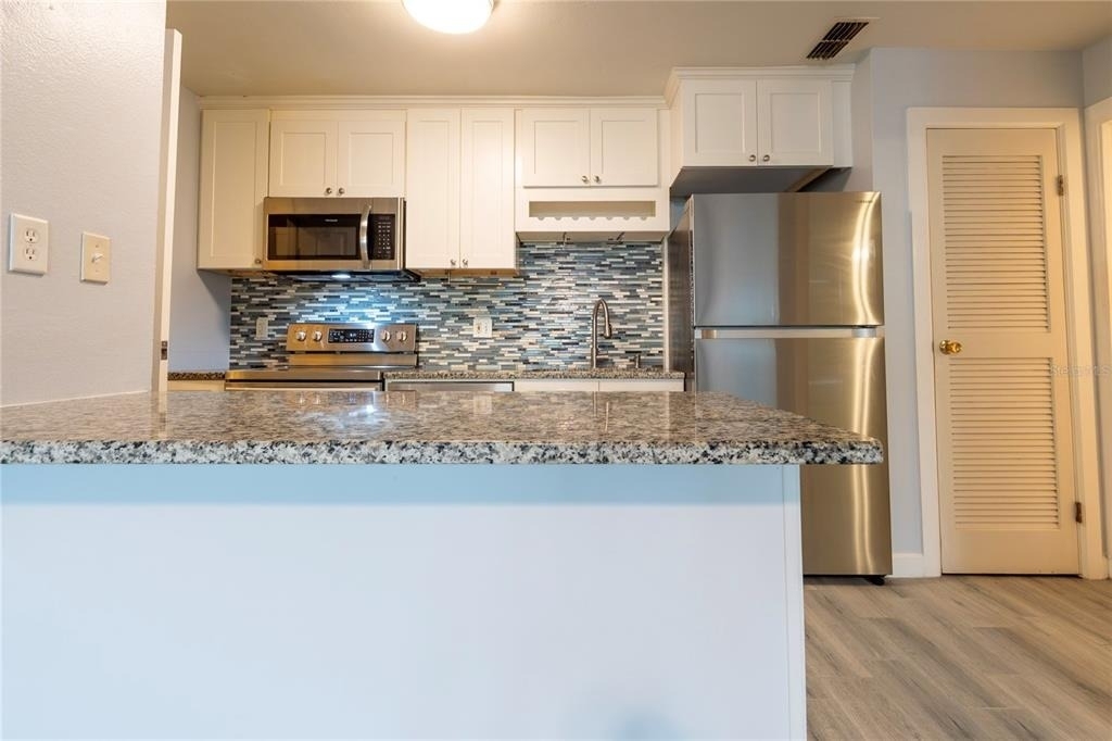 1400 Gandy Boulevard N - Photo 12