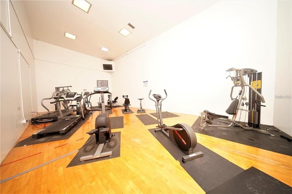1400 Gandy Boulevard N - Photo 3