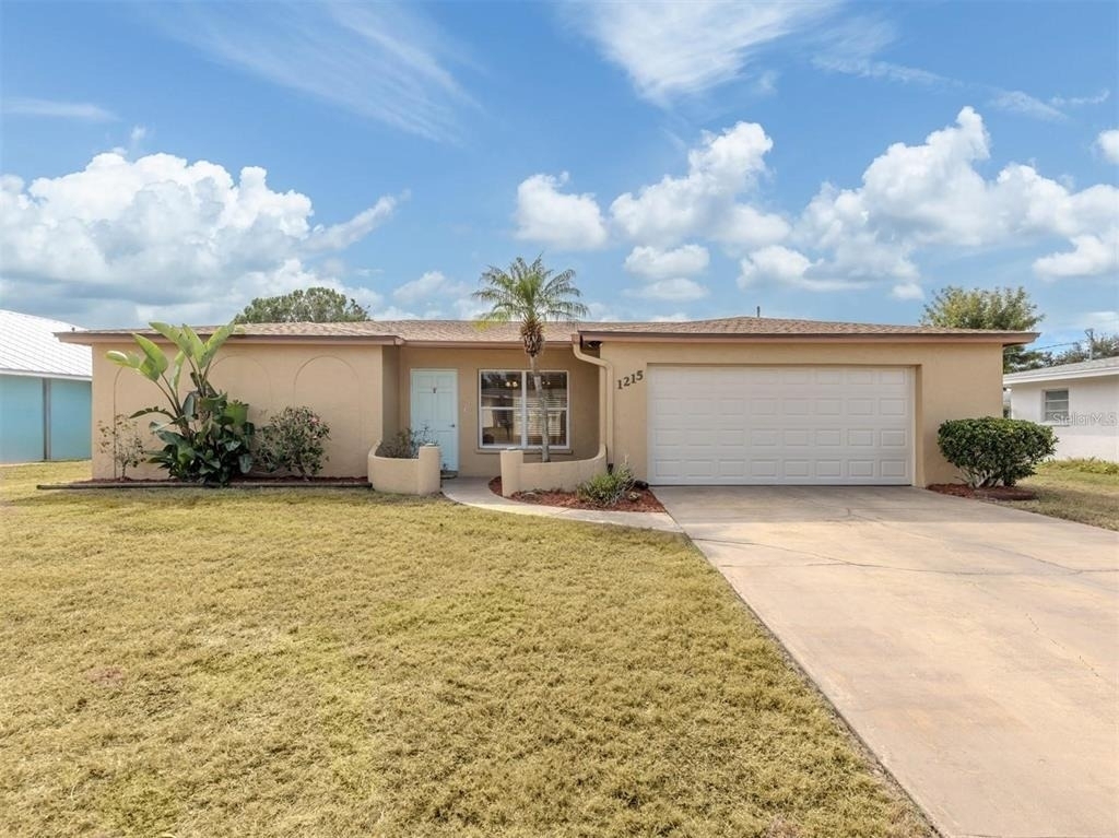 1215 Mango Avenue - Photo 0