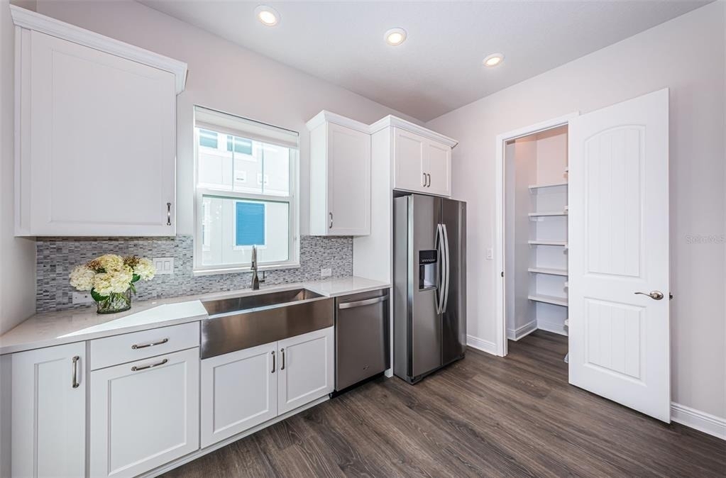 815 Burlington Avenue N - Photo 36