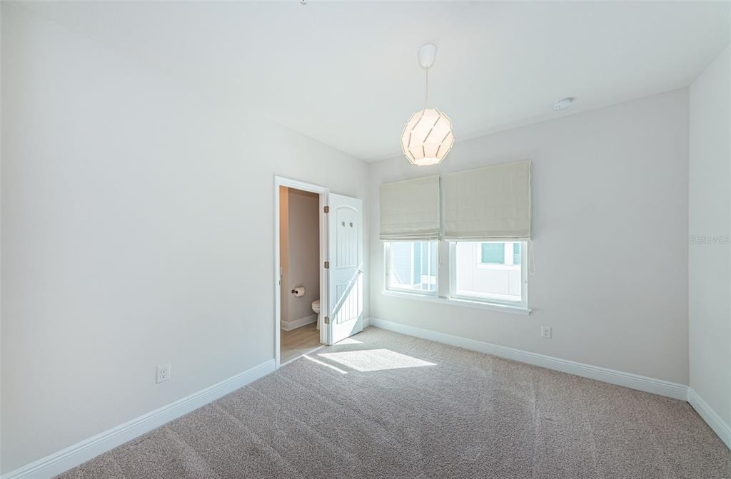 815 Burlington Avenue N - Photo 14