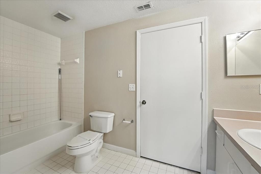 5560 Metrowest Boulevard - Photo 9
