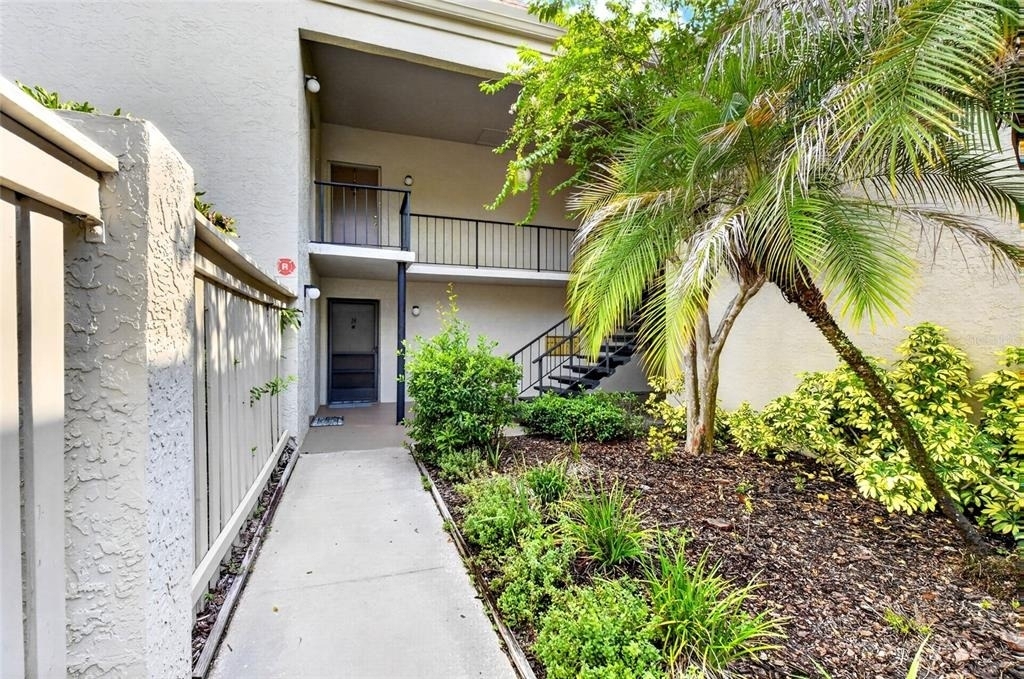 3272 S Semoran Boulevard - Photo 1