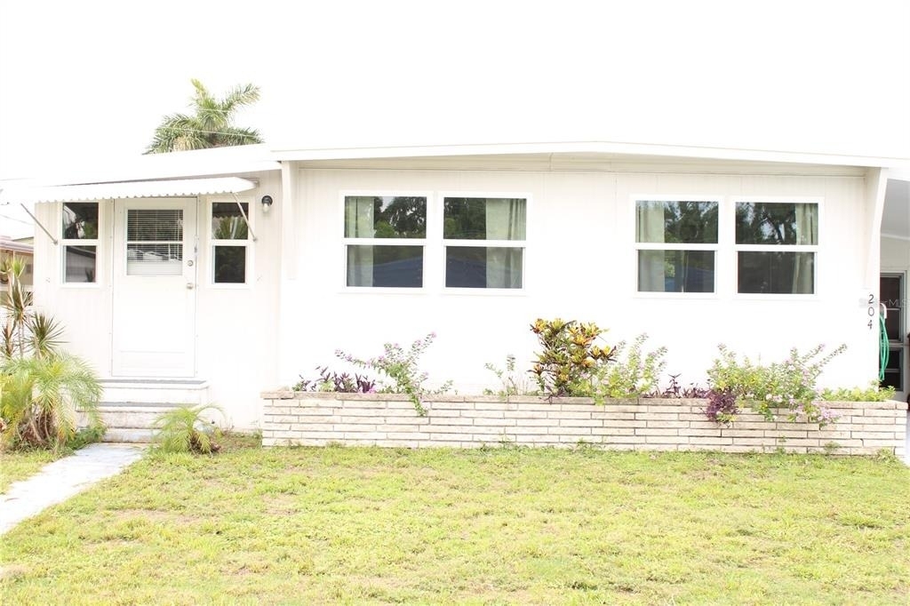 204 50th Avenue Drive W - Photo 0