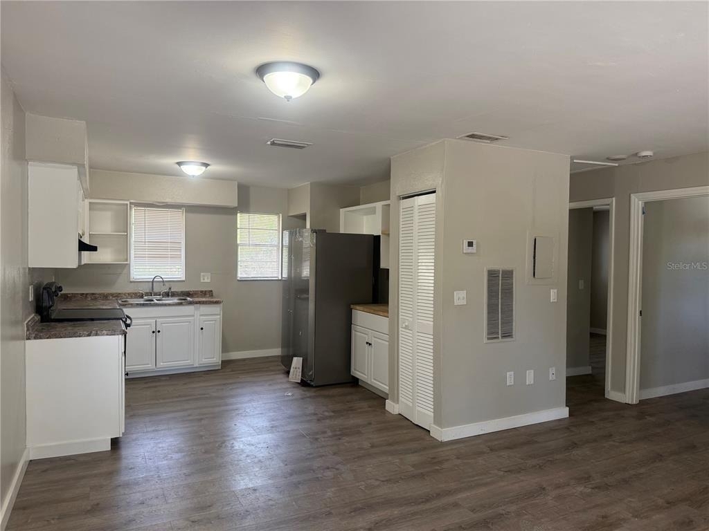 927 33rd Avenue W - Photo 1