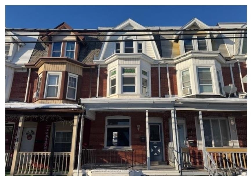 963 Green Street - Photo 1