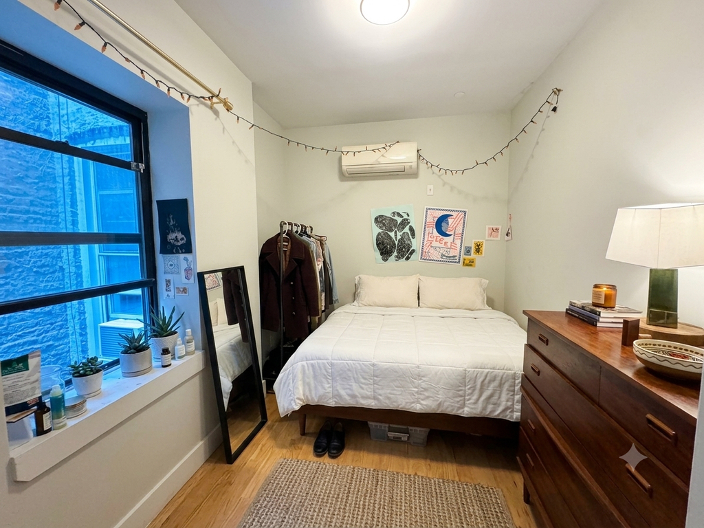 1874 Hart Street - Photo 5
