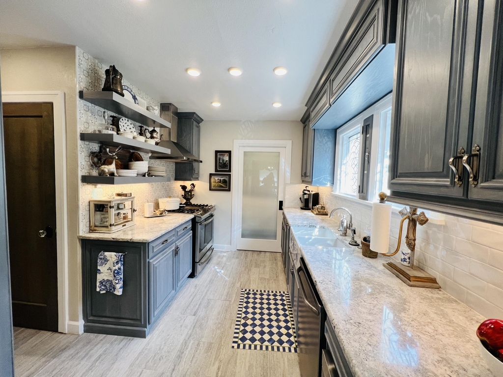 1005 E Baltimore Drive - Photo 12