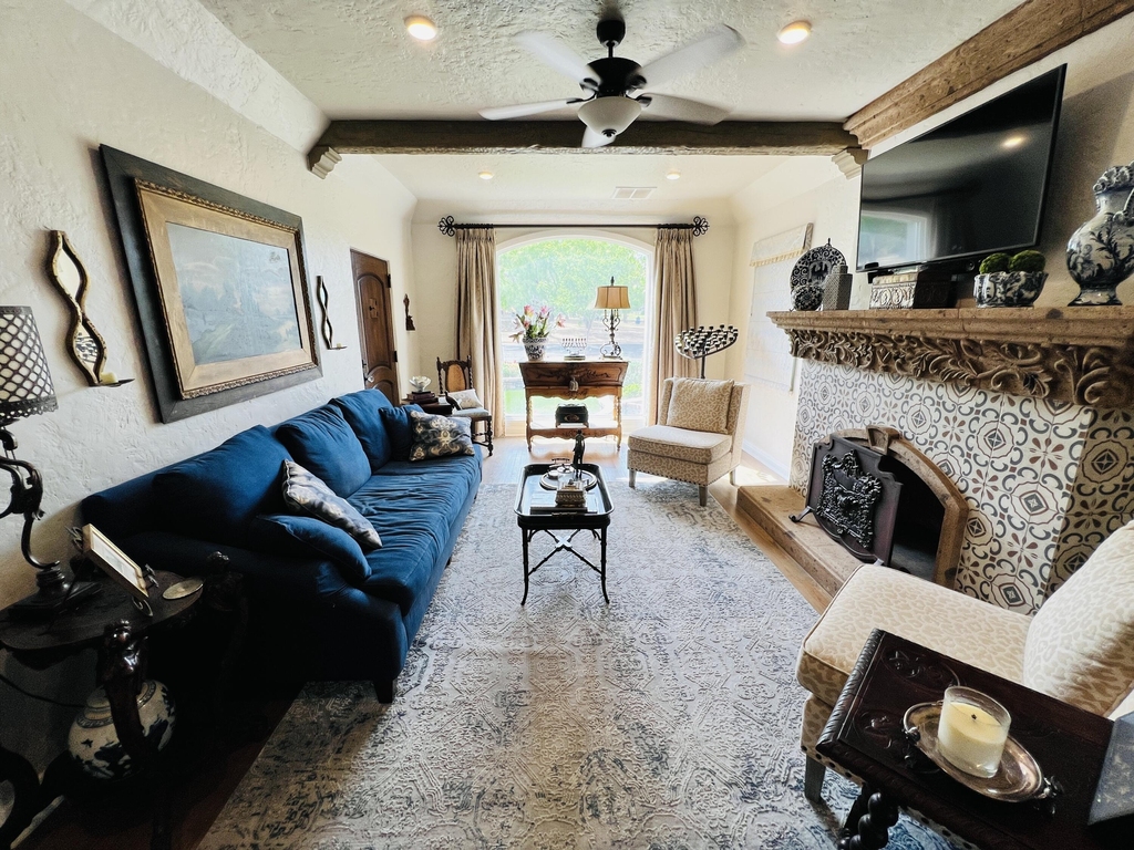 1005 E Baltimore Drive - Photo 4