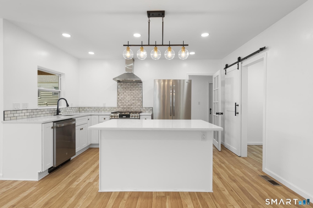 810 Brewster Street - Photo 9