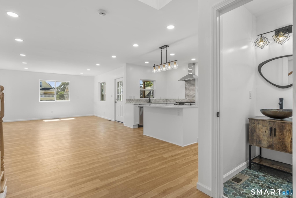 810 Brewster Street - Photo 10