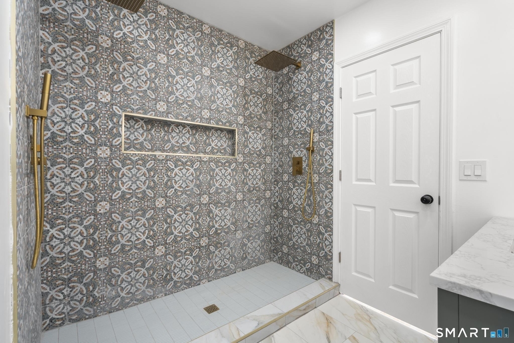 810 Brewster Street - Photo 18