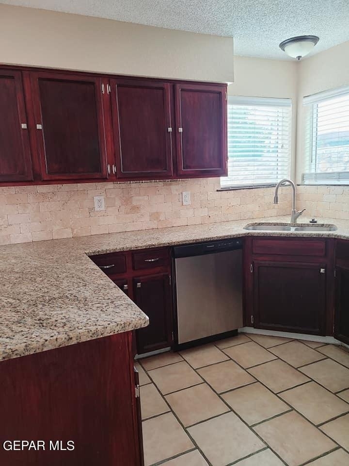 765 Colchester Drive - Photo 3