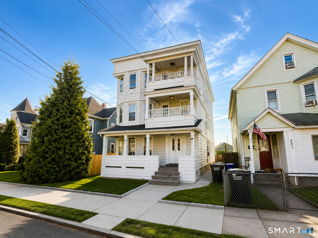545 Huntington Road - Photo 0