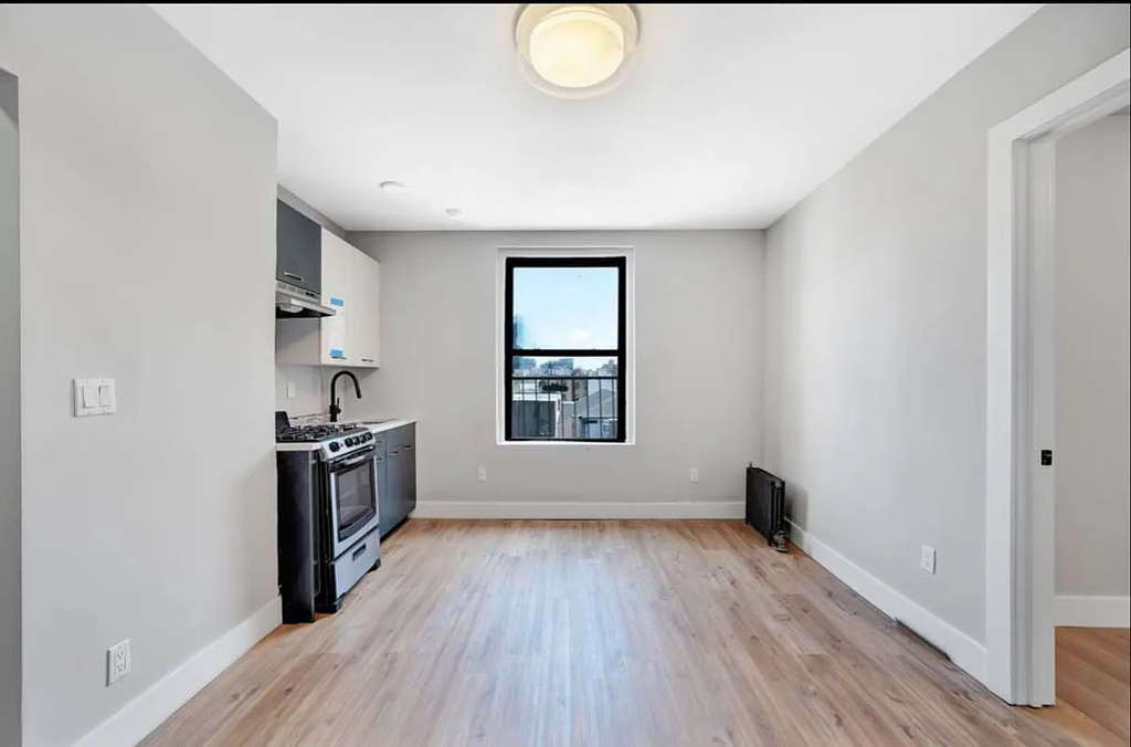560 West 125th Street - Photo 2