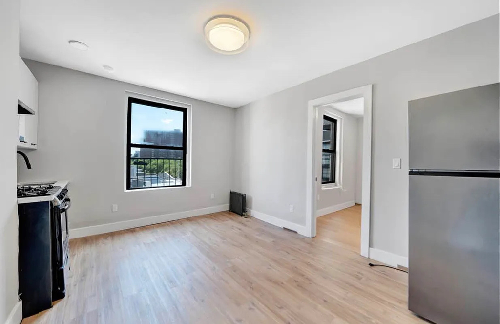 560 West 125th Street - Photo 3