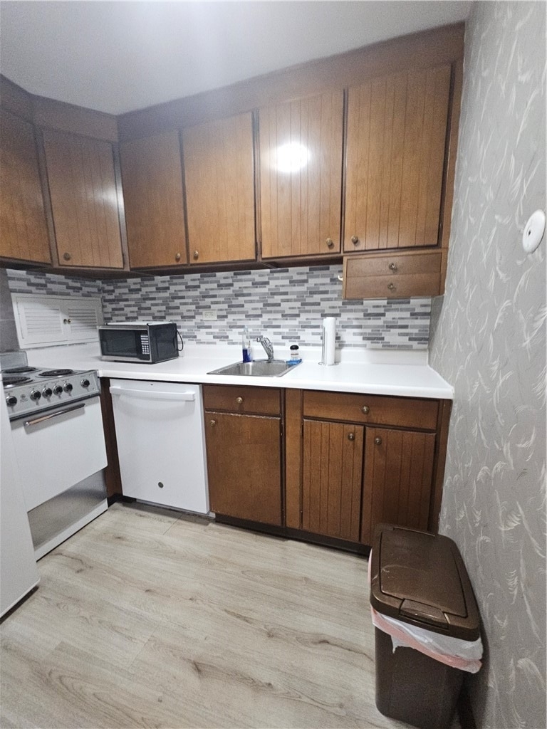 112 Washington Pl - Photo 2
