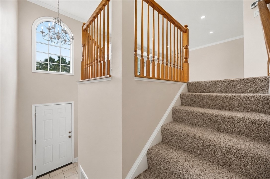 724 Bush Drive - Photo 2