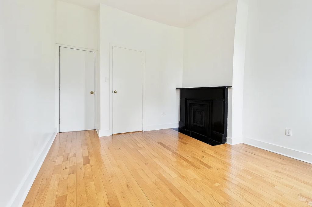 Wyckoff Avenue & Menahan Street  - Photo 6