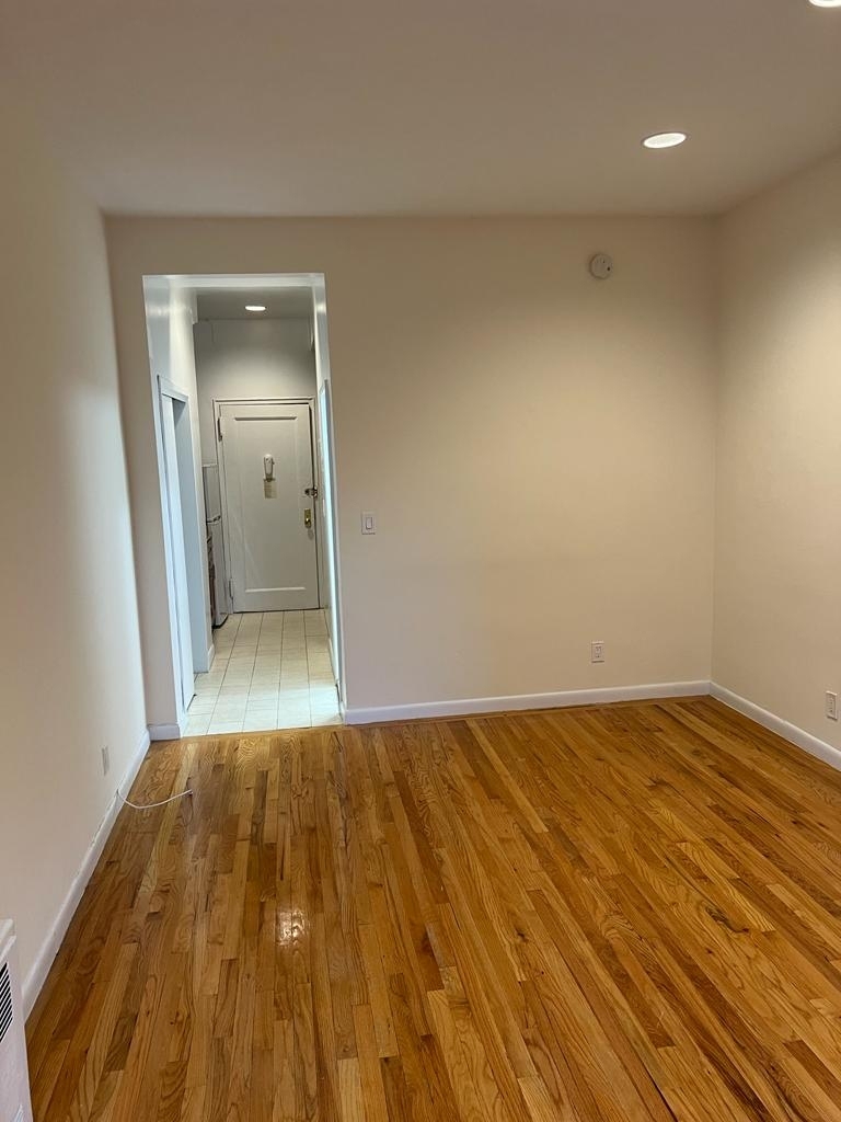 East 10th Street - Photo 2