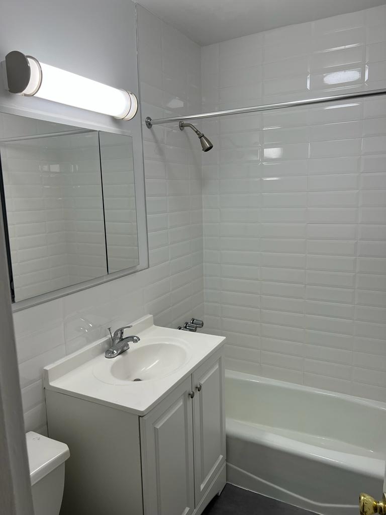 East 10th Street - Photo 3