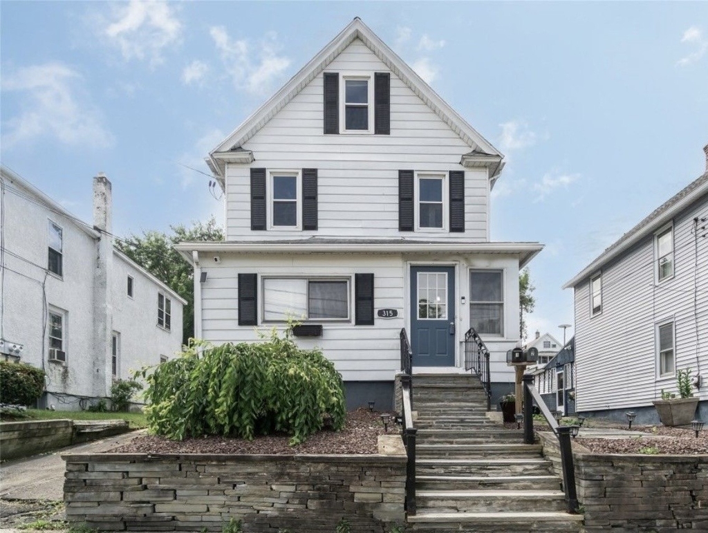 315 Hill Ave - Photo 0