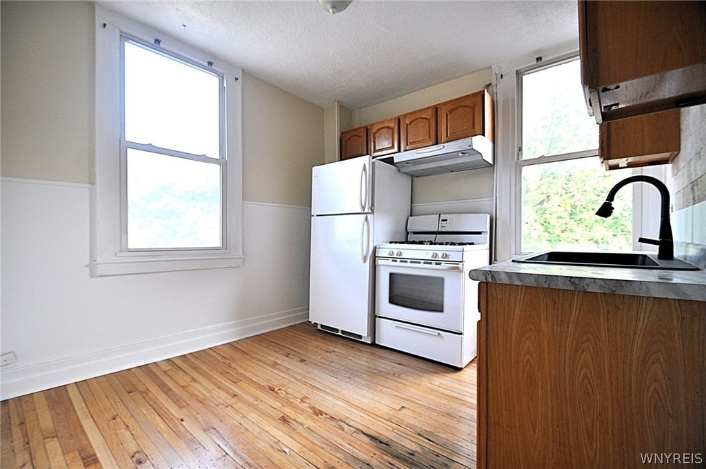 8525 Main Street - Photo 2