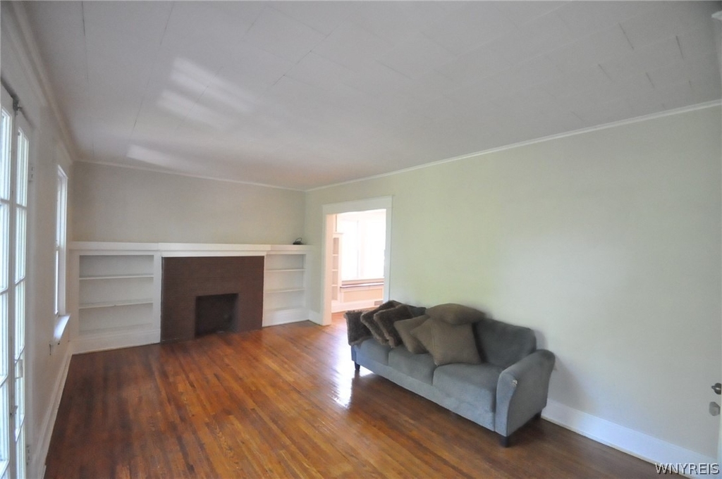 9 Wellington Road - Photo 2