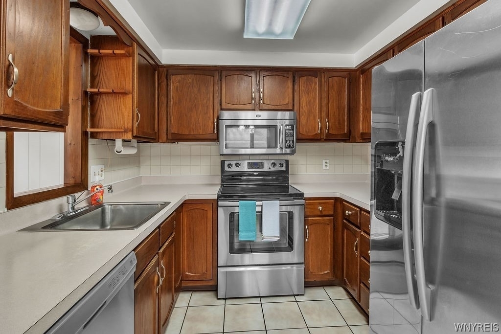 28 Mead St. - Upper Unit - Photo 15