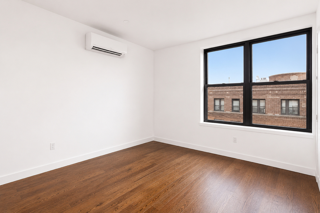2250 Clarendon Road - Photo 5