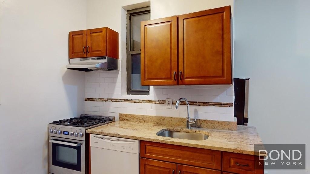 West 83 Street - Photo 1