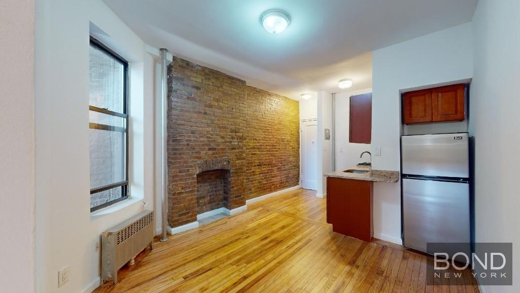 West 83 Street - Photo 0