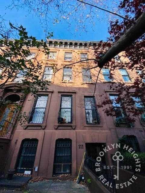 111 Saint Johns Place - Photo 8