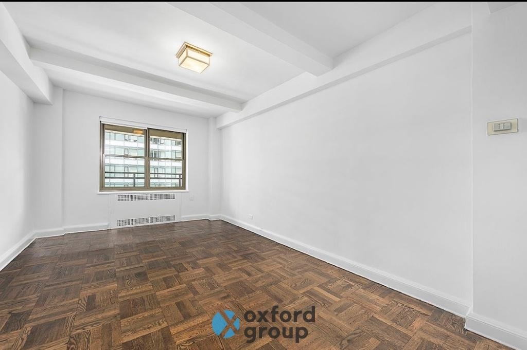 East 27th Street - Photo 4