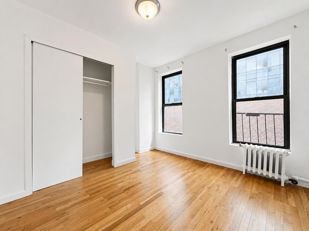 1270 First Avenue - Photo 3