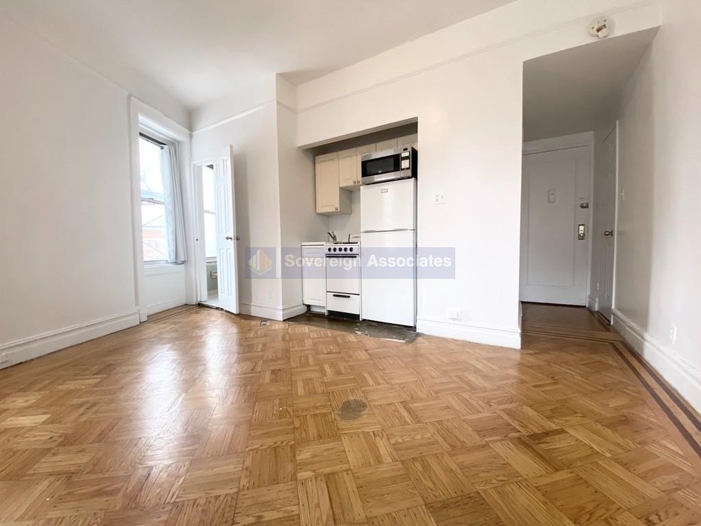 936 West End Avenue - Photo 1